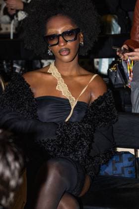 Ebony au Front Row du défilé Vaillant Collection Femme Prêt à Porter Printemps Eté 2026 lors de la Fashion Week de Paris PFW , à lOpera Bastille de Paris, France, le 3 octobre 2025 Julien Sarkissian Bestimage Front Row Vaillant fashion show as part of Spring Summer 2026 Paris Fashion Week on October 03, 2025 in Paris, France Paris France  Copyright: xJulienxSarkissianx xBestimagexJulienxSarkissianx xBestimagex