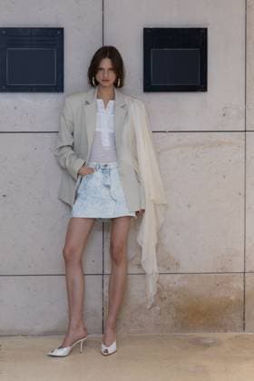 Guest au Front Row du défilé Vaillant Collection Femme Prêt à Porter Printemps Eté 2026 lors de la Fashion Week de Paris PFW , à lOpera Bastille de Paris, France, le 3 octobre 2025 Julien Sarkissian Bestimage Front Row Vaillant fashion show as part of Spring Summer 2026 Paris Fashion Week on October 03, 2025 in Paris, France Paris France  Copyright: xJulienxSarkissianx xBestimagexJulienxSarkissianx xBestimagex