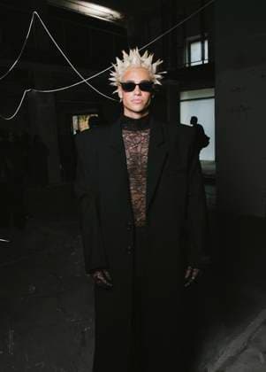 Matteo Sinet at the Front Row of the VETEMENTS Collection Femme Prêt à Porter Printemps Eté 2026 fashion show as part of Paris Fashion Week PFW , 22 Avenue des Champs Élysées in Paris, France, October 03, 2025 Sam Delpech Bestimage Front Row VETEMENTS fashion show as part of Spring Summer 2026 Paris Fashion Week on October 03, 2025 in Paris, France Paris France  Copyright: xSamxDelpechx xBestimagexSamxDelpechx xBestimagex
