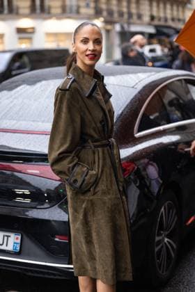 Noémie Lenoir à la sortie du défilé Nina Ricci Collection Femme Prêt à Porter Printemps Eté 2026 lors de la Fashion Week de Paris, le 3 octobre 2025 Celebrities at Nina Ricci Women Ready to Wear Spring Summer 2026 Collection fashion show, during Paris Fashion Week, on October 3rd, 2025 Paris France  Copyright: xJulienxSarkissianx xBestimagexJulienxSarkissianx xBestimagex
