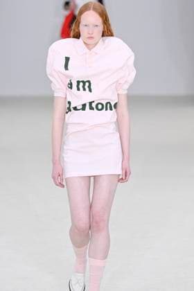 A model walks the runway during the Issey Miyake Ready to Wear Spring Summer 2026 fashion show as part of the Paris Fashion Week on October 3, 2025 in Paris, France Paris France  Copyright: xAgencex xBestimagexAgencex xBestimagex