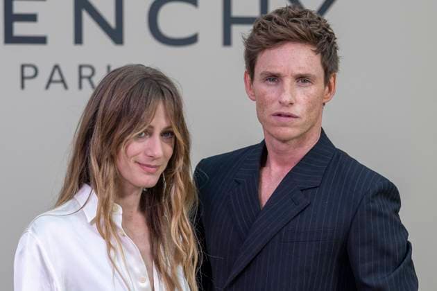 Hannah Redmayne et Eddie Redmayne au photocall du défilé Givenchy Collection Femme Prêt à Porter Printemps Eté 2026 lors de la Fashion Week de Paris PFW , à lHôtel National des Invalides, à Paris, France, le 3 octobre 2025 Olivier Borde Bestimage Photocall Givenchy fashion show as part of Spring Summer 2026 Paris Fashion Week on October 03, 2025 in Paris France Paris France  Copyright: xOLIVIERxBORDEx xBESTIMAGExOLIVIERxBORDEx xBESTIMAGEx