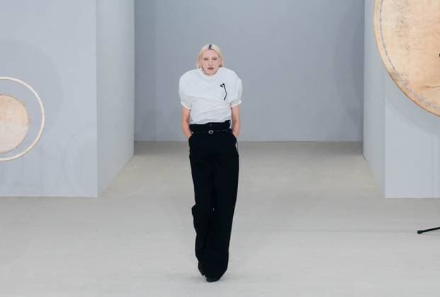 PARIS FASHION WEEK WOMENSWEAR SPRINT SUMMER 26 ISSEY MIYAKE sylvie lefort photography MAXPPP 03 10 2025 @sylvie Lefort Photography MAXPPP 3 10 25 Models present creations from the SPRINT SUMMER 2025 2026 Womenswear collection by ISSEY MIYAKE during the Paris Fashion Week, in Paris, France 3rd October 2025 The presentation of the Womens collections from september 29th to october 7th 25  Copyright: xMAXPPPxsylviexlefortxphotographyx LFR202510030127 LFR202510030127