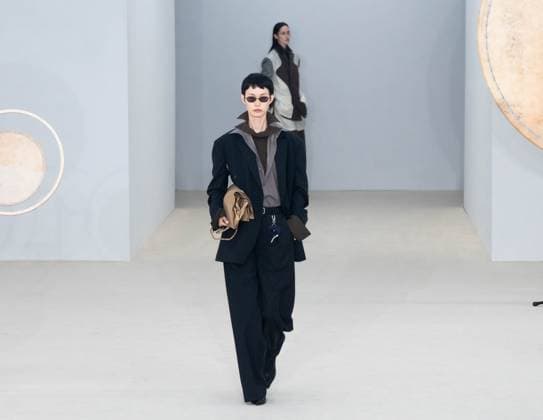 PARIS FASHION WEEK WOMENSWEAR SPRINT SUMMER 26 ISSEY MIYAKE sylvie lefort photography MAXPPP 03 10 2025 @sylvie Lefort Photography MAXPPP 3 10 25 Models present creations from the SPRINT SUMMER 2025 2026 Womenswear collection by ISSEY MIYAKE during the Paris Fashion Week, in Paris, France 3rd October 2025 The presentation of the Womens collections from september 29th to october 7th 25  Copyright: xMAXPPPxsylviexlefortxphotographyx LFR202510030162 LFR202510030162