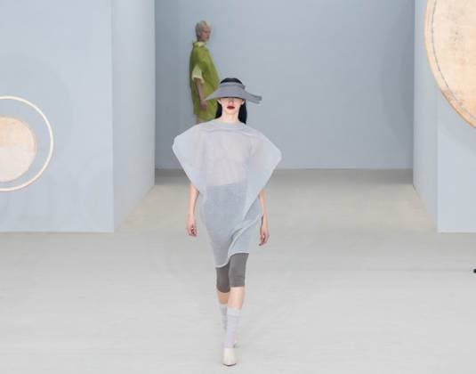 PARIS FASHION WEEK WOMENSWEAR SPRINT SUMMER 26 ISSEY MIYAKE sylvie lefort photography MAXPPP 03 10 2025 @sylvie Lefort Photography MAXPPP 3 10 25 Models present creations from the SPRINT SUMMER 2025 2026 Womenswear collection by ISSEY MIYAKE during the Paris Fashion Week, in Paris, France 3rd October 2025 The presentation of the Womens collections from september 29th to october 7th 25  Copyright: xMAXPPPxsylviexlefortxphotographyx LFR202510030181 LFR202510030181