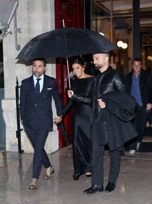 Eva Longoria and her husband Jose Baston in Paris Eva Longoria and her husband JosÃ Baston in Paris during the Fashion week . France , Paris on october 3 , 2025  Copyright: xDFYx