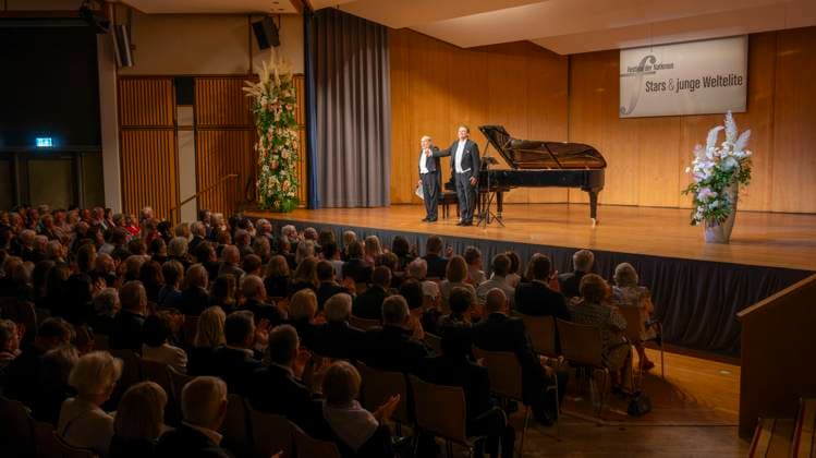 30.09.2025, Internationales Klassikfestival: Festival der Nationen 2025, im Kurhaus Bad Wörishofen (Unterallgäu), Sonderkonzert mit Startenor Jonas Kaufmann. Liederabend mit seinem Klavierpartner Helmut Deutsch. 30.09.2025, Klassikfestival Bad Wörishofen 30.09.2025, Klassikfestival Bad Wörishofen