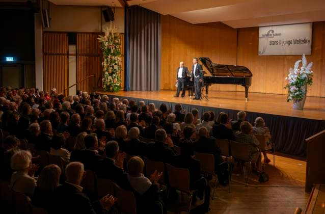 30.09.2025, Internationales Klassikfestival: Festival der Nationen 2025, im Kurhaus Bad Wörishofen (Unterallgäu), Sonderkonzert mit Startenor Jonas Kaufmann. Liederabend mit seinem Klavierpartner Helmut Deutsch. 30.09.2025, Klassikfestival Bad Wörishofen 30.09.2025, Klassikfestival Bad Wörishofen