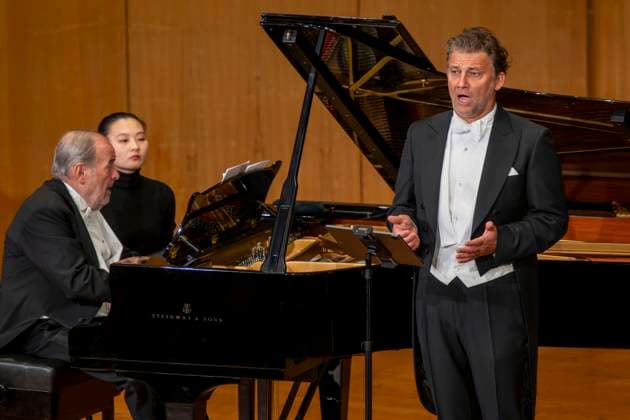 30.09.2025, Internationales Klassikfestival: Festival der Nationen 2025, im Kurhaus Bad Wörishofen (Unterallgäu), Sonderkonzert mit Startenor Jonas Kaufmann. Liederabend mit seinem Klavierpartner Helmut Deutsch. 30.09.2025, Klassikfestival Bad Wörishofen 30.09.2025, Klassikfestival Bad Wörishofen