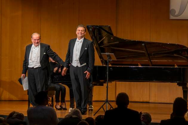 30.09.2025, Internationales Klassikfestival: Festival der Nationen 2025, im Kurhaus Bad Wörishofen (Unterallgäu), Sonderkonzert mit Startenor Jonas Kaufmann (re). Liederabend mit seinem Klavierpartner Helmut Deutsch. 30.09.2025, Klassikfestival Bad Wörishofen 30.09.2025, Klassikfestival Bad Wörishofen