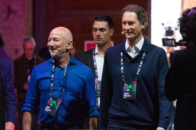 : Turin, Italy. 3rd October 2025. American businessman Jeff Bezos (left) arrives on the stage of 2025 Italian Tech Week with Italian industrialist John Elkann (right)  - ZUMAp169 20251003_zea_p169_1071 Copyright: xMarcoxDestefanisx