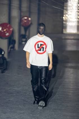 Vetements Womenswear Runway - PFW A mannequin model walks during the Vetements Womenswear Spring Summer 2026 show as part of Paris Fashion Week (PFW) on October 3, 2025 in Paris, France. Photo by Alexis Jumeau ABACAPRESS.COM Paris France  Copyright: xJumeauxAlexis ABACAx