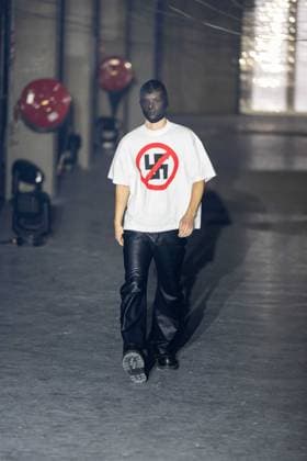 Vetements Womenswear Runway - PFW A mannequin model walks during the Vetements Womenswear Spring Summer 2026 show as part of Paris Fashion Week (PFW) on October 3, 2025 in Paris, France. Photo by Alexis Jumeau ABACAPRESS.COM Paris France  Copyright: xJumeauxAlexis ABACAx