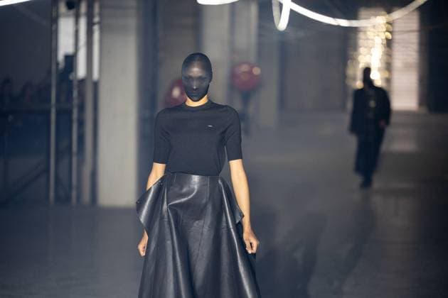 Vetements Womenswear Runway - PFW A mannequin model walks during the Vetements Womenswear Spring Summer 2026 show as part of Paris Fashion Week (PFW) on October 3, 2025 in Paris, France. Photo by Alexis Jumeau ABACAPRESS.COM Paris France  Copyright: xJumeauxAlexis ABACAx
