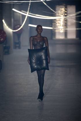 Vetements Womenswear Runway - PFW A mannequin model walks during the Vetements Womenswear Spring Summer 2026 show as part of Paris Fashion Week (PFW) on October 3, 2025 in Paris, France. Photo by Alexis Jumeau ABACAPRESS.COM Paris France  Copyright: xJumeauxAlexis ABACAx