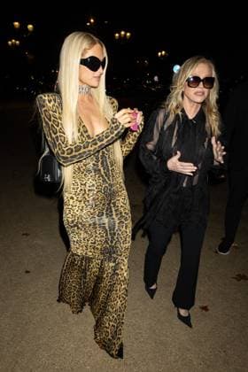 Paris Hilton, Kathy Hilton outside the EE72 magazine party at Le Grand Café during Paris Fashion Week PFW Ready to Wear Spring Summer 2026 on October 3rd, 2025 Jeremy MELLOUL Bestimage Celebrities at EE72 party during Paris Fashion Week Ready to Wear Collection Spring Summer 2026 on 3rd, October, 2025  Copyright: xJeremyxMelloulx xBestimagexJeremyxMelloulx xBestimagex