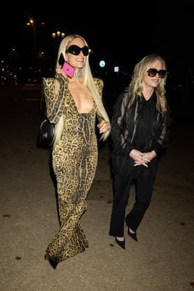 Paris Hilton, Kathy Hilton outside the EE72 magazine party at Le Grand Café during Paris Fashion Week PFW Ready to Wear Spring Summer 2026 on October 3rd, 2025 Jeremy MELLOUL Bestimage Celebrities at EE72 party during Paris Fashion Week Ready to Wear Collection Spring Summer 2026 on 3rd, October, 2025  Copyright: xJeremyxMelloulx xBestimagexJeremyxMelloulx xBestimagex