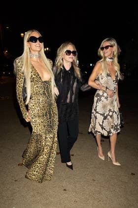 Paris Hilton, Kathy Hilton, Nicky Hilton outside the EE72 magazine party at Le Grand Café during Paris Fashion Week PFW Ready to Wear Spring Summer 2026 on October 3rd, 2025 Jeremy MELLOUL Bestimage Celebrities at EE72 party during Paris Fashion Week Ready to Wear Collection Spring Summer 2026 on 3rd, October, 2025  Copyright: xJeremyxMelloulx xBestimagexJeremyxMelloulx xBestimagex