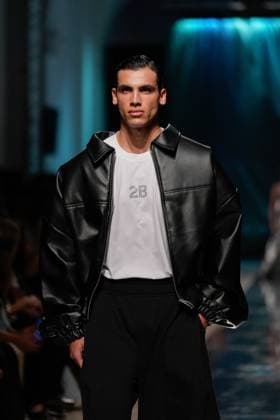 October 3, 2025, Lisbon, Portugal: A model walks the runway during 2B fashion show at ModaLisboa Base, Lisbon Fashion Week in Lisboa. Lisbon Portugal - ZUMAs197 20251003_aaa_s197_329 Copyright: xBrunoxdexCarvalhox