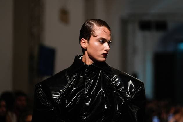 October 3, 2025, Lisbon, Portugal: A model walks the runway during 2B fashion show at ModaLisboa Base, Lisbon Fashion Week in Lisboa. Lisbon Portugal - ZUMAs197 20251003_aaa_s197_330 Copyright: xBrunoxdexCarvalhox