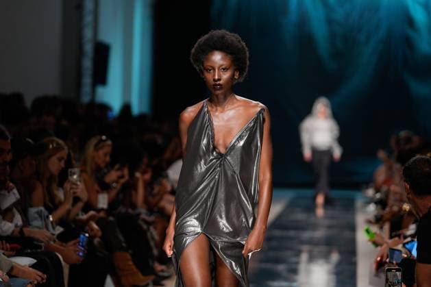 October 3, 2025, Lisbon, Portugal: A model walks the runway during 2B fashion show at ModaLisboa Base, Lisbon Fashion Week in Lisboa. Lisbon Portugal - ZUMAs197 20251003_aaa_s197_336 Copyright: xBrunoxdexCarvalhox