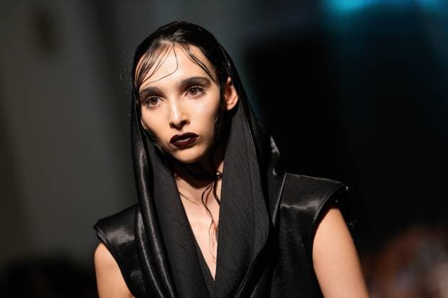October 3, 2025, Lisbon, Portugal: A model walks the runway during 2B fashion show at ModaLisboa Base, Lisbon Fashion Week in Lisboa. Lisbon Portugal - ZUMAs197 20251003_aaa_s197_337 Copyright: xBrunoxdexCarvalhox