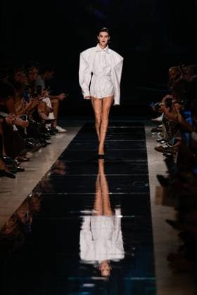 October 3, 2025, Lisbon, Portugal: A model walks the runway during 2B fashion show at ModaLisboa Base, Lisbon Fashion Week in Lisboa. Lisbon Portugal - ZUMAs197 20251003_aaa_s197_349 Copyright: xBrunoxdexCarvalhox