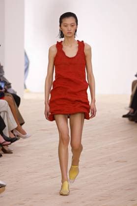 (251004) -- PARIS, Oct. 4, 2025 -- A model presents creations from the ready-to-wear Spring Summer 2026 collections by Loewe during the Paris Fashion Week, in Paris, France, on Oct. 3, 2025. ( Handout via Xinhua) FRANCE-PARIS-FASHION WEEK-LOEWE MeetEurope 