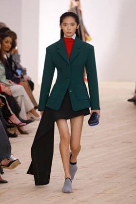 (251004) -- PARIS, Oct. 4, 2025 -- A model presents creations from the ready-to-wear Spring Summer 2026 collections by Loewe during the Paris Fashion Week, in Paris, France, on Oct. 3, 2025. ( Handout via Xinhua) FRANCE-PARIS-FASHION WEEK-LOEWE MeetEurope 
