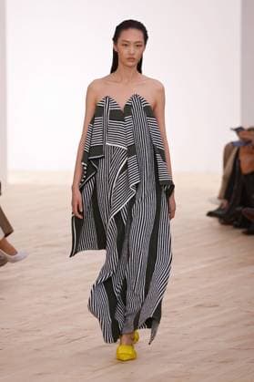 (251004) -- PARIS, Oct. 4, 2025 -- A model presents creations from the ready-to-wear Spring Summer 2026 collections by Loewe during the Paris Fashion Week, in Paris, France, on Oct. 3, 2025. ( Handout via Xinhua) FRANCE-PARIS-FASHION WEEK-LOEWE MeetEurope 