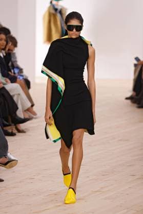 (251004) -- PARIS, Oct. 4, 2025 -- A model presents creations from the ready-to-wear Spring Summer 2026 collections by Loewe during the Paris Fashion Week, in Paris, France, on Oct. 3, 2025. ( Handout via Xinhua) FRANCE-PARIS-FASHION WEEK-LOEWE MeetEurope 