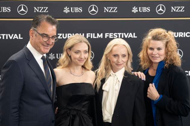 Christian Jungen, Amanda Seyfried, Mona Fastvold und Reta Guetg bei der Premiere des Kinofilms The Testament of Ann Lee auf dem 21. Zurich Film Festival 2025 im Kongresssaal. Zürich, 03.10.2025