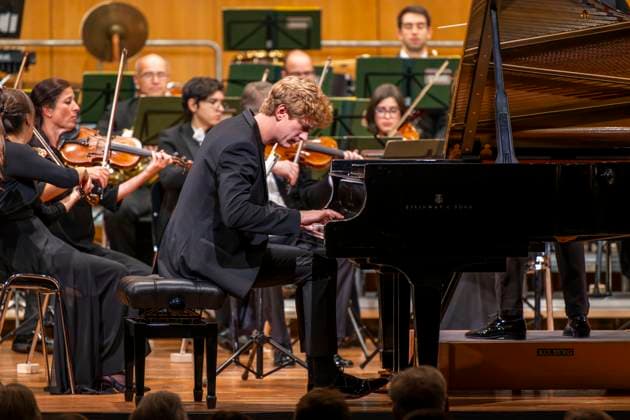 03.10..2025, Internationales Klassikfestival: Festival der Nationen 2025, im Kurhaus Bad Wörishofen (Unterallgäu), Jan Lisiecki (Klavier) und das Mozarteumorchester. 03.10.2025, Klassikfestival Bad Wörishofen 03.10.2025, Klassikfestival Bad Wörishofen