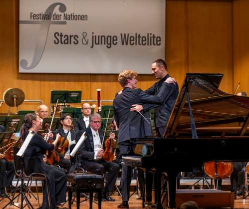 03.10..2025, Internationales Klassikfestival: Festival der Nationen 2025, im Kurhaus Bad Wörishofen (Unterallgäu), Jan Lisiecki (Klavier) und das Mozarteumorchester. 03.10.2025, Klassikfestival Bad Wörishofen 03.10.2025, Klassikfestival Bad Wörishofen