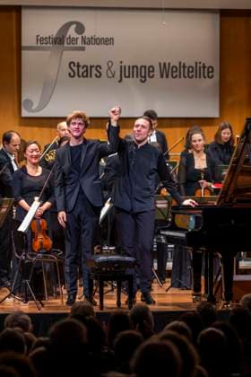 03.10..2025, Internationales Klassikfestival: Festival der Nationen 2025, im Kurhaus Bad Wörishofen (Unterallgäu), Jan Lisiecki (Klavier) und das Mozarteumorchester. 03.10.2025, Klassikfestival Bad Wörishofen 03.10.2025, Klassikfestival Bad Wörishofen