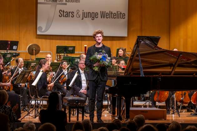 03.10..2025, Internationales Klassikfestival: Festival der Nationen 2025, im Kurhaus Bad Wörishofen (Unterallgäu), Jan Lisiecki (Klavier) und das Mozarteumorchester. 03.10.2025, Klassikfestival Bad Wörishofen 03.10.2025, Klassikfestival Bad Wörishofen