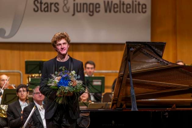 03.10..2025, Internationales Klassikfestival: Festival der Nationen 2025, im Kurhaus Bad Wörishofen (Unterallgäu), Jan Lisiecki (Klavier) und das Mozarteumorchester. 03.10.2025, Klassikfestival Bad Wörishofen 03.10.2025, Klassikfestival Bad Wörishofen