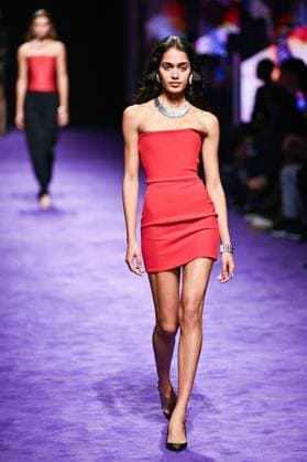 PFW Messika Runway A model walks the runway during the Messika Womenswear Spring Summer 2026 show as part of Paris Fashion Week in Paris, France on October 03, 2025. Photo by Aurore Marechal ABACAPRESS.COM Paris France  Copyright: xMarechalxAurore ABACAx