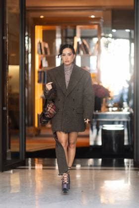 Demi Lovato leaves her hotel during Paris Fashion Week PFW in Paris, France on October 4, 2025 Tiziano Da Silva Bestimage Demi Lovato leaves her hotel during Paris Fashion Week PFW in Paris, France on October 4, 2025 Paris France  Copyright: xTizianoxDaxSilvax-xPierrexPerusseaux xBestimagexTizianoxDaxSilvax-xPierrexPerusseaux xBestimagex