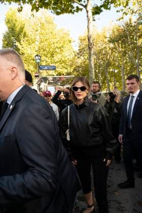 Barbara Palvin at Elie Saab Collection Prêt à Porter Printemps Été 2026 fashion show during Paris Fashion Week PFW , October 4, 2026 ? Sam Delpech Bestimage Barbara Palvin at Elie Saab Fashion Show Ready to Wear Collection Spring Summer 2026 during Paris Fashion Week on 4, October, 2026 at Arrivals Elie Saab Fashion Show Ready to Wear Collection Spring Summer 2026 during Paris Fashion Week PFW , at Palais de Tokyo, Paris, France, on October 4, 2025 Sam Delpech Bestimage Arrivals Elie Saab Fashion Show Ready to Wear Collection Spring Summer 2026 during Paris Fashion Week, on 4, October, 2026 Paris France Copyright: xSamxDelpechx xBestimagexSamxDelpechx xBestimagex