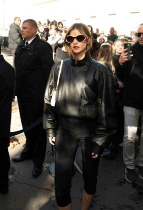Barbara Palvin at Elie Saab Collection Prêt à Porter Printemps Été 2026 fashion show during Paris Fashion Week PFW , October 4, 2026 ? Sam Delpech Bestimage Barbara Palvin at Elie Saab Fashion Show Ready to Wear Collection Spring Summer 2026 during Paris Fashion Week on 4, October, 2026 at Arrivals Elie Saab Fashion Show Ready to Wear Collection Spring Summer 2026 during Paris Fashion Week PFW , at Palais de Tokyo, Paris, France, on October 4, 2025 Sam Delpech Bestimage Arrivals Elie Saab Fashion Show Ready to Wear Collection Spring Summer 2026 during Paris Fashion Week, on 4, October, 2026 Paris France Copyright: xSamxDelpechx xBestimagexSamxDelpechx xBestimagex