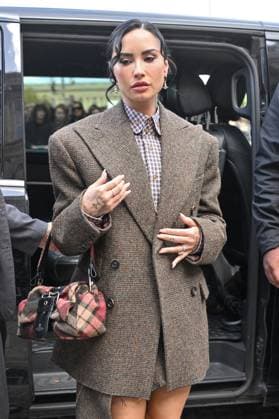 PFW Vivienne Westwood Outside Arrivals Demi Lovato arriving at Vivienne Westwood show during Paris Fashion Week in Paris, France on October 4, 2025. Photo by Julien Reynaud APS-Medias ABACAPRESS.COM Paris France  Copyright: xReynaudxJulien APS-Medias ABACAx
