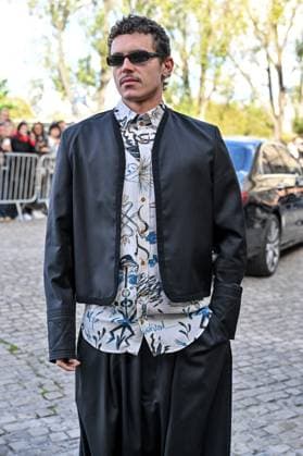 PFW Vivienne Westwood Outside Arrivals Aron Piper arriving at Vivienne Westwood show during Paris Fashion Week in Paris, France on October 4, 2025. Photo by Julien Reynaud APS-Medias ABACAPRESS.COM Paris France  Copyright: xReynaudxJulien APS-Medias ABACAx