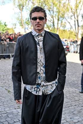 PFW Vivienne Westwood Outside Arrivals Aron Piper arriving at Vivienne Westwood show during Paris Fashion Week in Paris, France on October 4, 2025. Photo by Julien Reynaud APS-Medias ABACAPRESS.COM Paris France  Copyright: xReynaudxJulien APS-Medias ABACAx