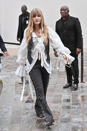 PFW Ann Demeulemeester Outside Arrivals Victoria de Angelis arriving at Ann Demeulemeester show during Paris Fashion Week in Paris, France on October 4, 2025. Photo by Julien Reynaud APS-Medias ABACAPRESS.COM Paris France  Copyright: xReynaudxJulien APS-Medias ABACAx