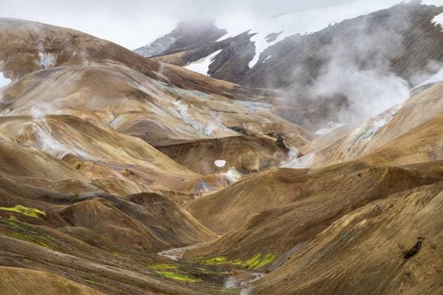 Dampfende Quellen und bunte Rhyolith Berge, Geothermalgebiet Hveradalir, Kerlingarfjöll, Isländisches Hochland, Island Steaming springs and colourful rhyolite mountains, Hveradalir geothermal area, Kerlingarfjöll, Icelandic Highlands, Iceland Copyright: imageBROKER RobertxHaasmann ibxroh15197141.jpg