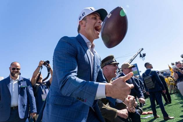 October 4, 2025, Annapolis, Maryland, USA: Secretary of War PETE HEGSETH tosses a football into the air as he yells at the Navy vs. Air Force football game. Annapolis USA - ZUMAs365 20251004_znp_s365_012 Copyright: xJoeyxSussmanx