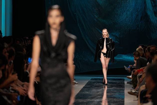 LISBOA FASHION WEEK A model walks the runway during 2B fashion show at Lisboa Fashion Week, ModaLisboa Base, in Lisbon, Portugal. 03.10.2025 Lisboa Patio da Gale Lisboa Portugal Copyright: xBrunoxdexCarvalhox