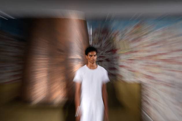 Lisbon Fashion Week in Lisboa, Portugal - 04 Oct 2025 A model walks the runway during Behen fashion show at ModaLisboa Base, Lisbon Fashion Week in Lisboa. Lisbon Patio da Gale Lisbon Portugal Copyright: xBrunoxdexCarvalhox xSOPAxImagesx