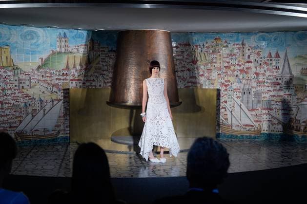 LISBOA FASHION WEEK A model walks the runway during Behen fashion show at Lisboa Fashion Week, ModaLisboa Base, in Lisbon, Portugal. 04.10.2025 Lisboa Patio da Gale Lisboa Portugal Copyright: xBrunoxdexCarvalhox